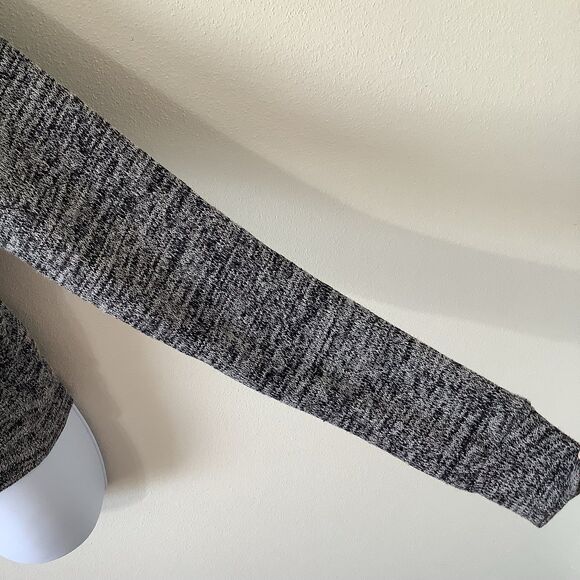 Hello Kitty Sequin Grey McBling Sanrio Kawaii Cutecore Lightweight Sweater Small - Picture 6 of 12